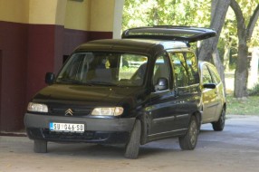 Palićki turizam (parkiranje na pešačkoj stazi)