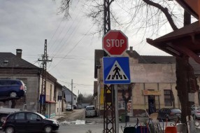 Nedostatak saobraćajnih znakova na raskrsnici kod Blaškovog križa