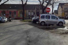 Nedostatak saobraćajnih znakova na raskrsnici kod Blaškovog križa