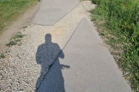 Biciklistička staza prema Paliću puna rupa