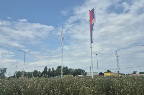 Apel za hitno košenje i uređenje kružnog toka na kraju Bajnatske ulice