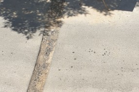 Rupa celom širinom puta u Ulici Mirka Bogovića