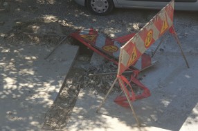 Rupa celom širinom puta u Ulici Mirka Bogovića