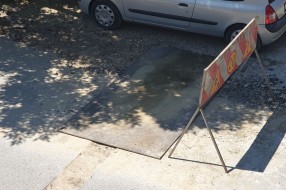 Rupa celom širinom puta u Ulici Mirka Bogovića