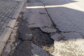 Udarna rupa u ulici Dragiše Mišovića