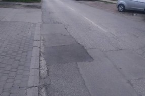 Udarna rupa u ulici Dragiše Mišovića