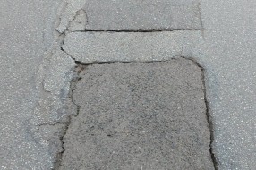 Rupe na putu u Samoborskoj ulici