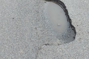 Rupe na putu u Samoborskoj ulici