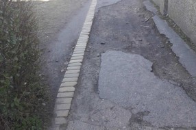 Loš trotoar na Somborskom putu