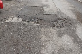 Udarna rupa u Ulici Dragiše Mišovića