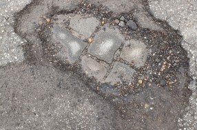 Udarna rupa u Ulici Dragiše Mišovića