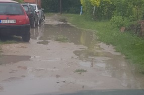 Pešačka staza i asfalt u Ulici Antuna Vrančića