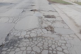 Tri ogromne rupe u Ulici Otmara Majera