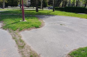 Igralište pored škole na Radijalcu nikad prljavije i opasnije!