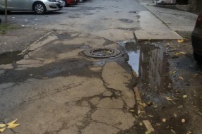 Kolovoz u Ulici Petra Lekovića (11-13) u lošem stanju