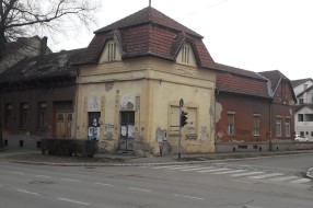 Lokal na raskrsnici ulica Maksima Gorkog i Harambašićeve nastavlja da propada