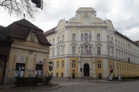 Lokal na raskrsnici ulica Maksima Gorkog i Harambašićeve nastavlja da propada