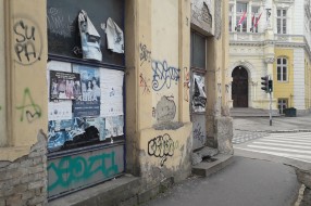 Lokal na raskrsnici ulica Maksima Gorkog i Harambašićeve nastavlja da propada