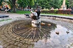 Potopljena fontana u centru