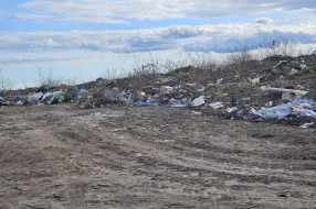 Divlja deponija na Bajskom putu