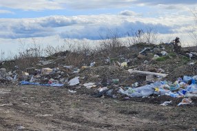 Divlja deponija na Bajskom putu