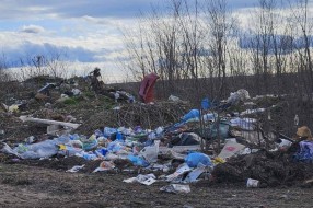Divlja deponija na Bajskom putu