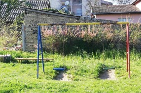 Zapušteno dečije igralište u MZ "Peščara"