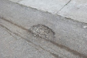 Udarna rupa u Radničkoj ulici (Mali Bajmok)