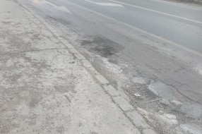 Udarna rupa na raskrsnici Karađorđevog puta i Ulice Petefija Šandora