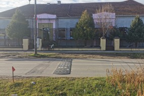 Ograničiti parkiranje ispred OŠ "Đuro Salaj"