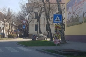 Postavljanje reklama dešavanja na saobraćajne znakove, semafore, stubove po celom gradu
