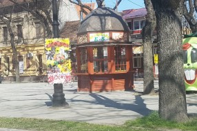 Postavljanje reklama dešavanja na saobraćajne znakove, semafore, stubove po celom gradu