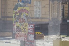 Postavljanje reklama dešavanja na saobraćajne znakove, semafore, stubove po celom gradu