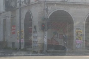 Postavljanje reklama dešavanja na saobraćajne znakove, semafore, stubove po celom gradu
