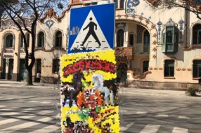 Postavljanje reklama dešavanja na saobraćajne znakove, semafore, stubove po celom gradu