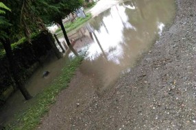 Poplava u Jasenovačkoj ulici zbog neasfaltiranog puta koji čekamo 25 godina!