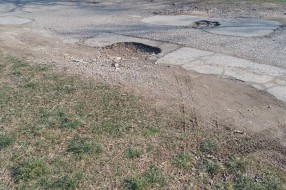 Oštećen kolovoz u Ulici Marije Bursać