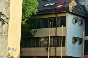Ispao krovni prozor na zgradi u Tokiju