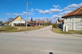 Bezbednost u saobraćaju školaraca u Malom Bajmoku?!
