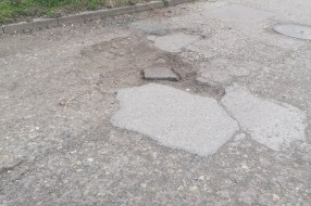 Rupa - krater na putu (Ulica Koste Trifkovića)