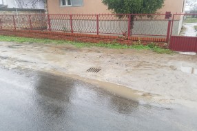 Loše urađen put u Mačvanskoj ulici