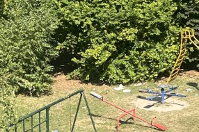 Neuredno decije igraliste Zetska ulica