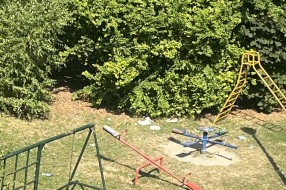 Neuredno decije igraliste Zetska ulica