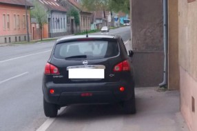 Паркирање на пешачкој стази