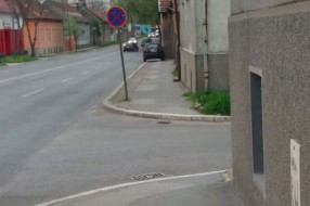 Паркирање на пешачкој стази