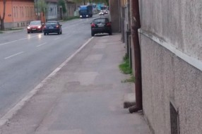 Паркирање на пешачкој стази