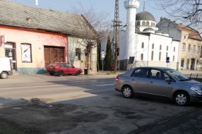 Parking i trotoar ispred ambulante 4