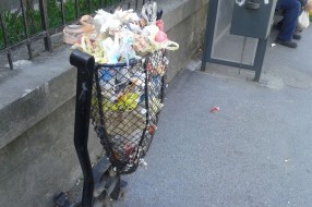 Smeće oko autobuskih stanica
