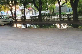 Problem sa slivnikom na parkingu ispred zgrade na Beogradskom putu