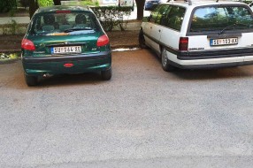 Problem sa slivnikom na parkingu ispred zgrade na Beogradskom putu